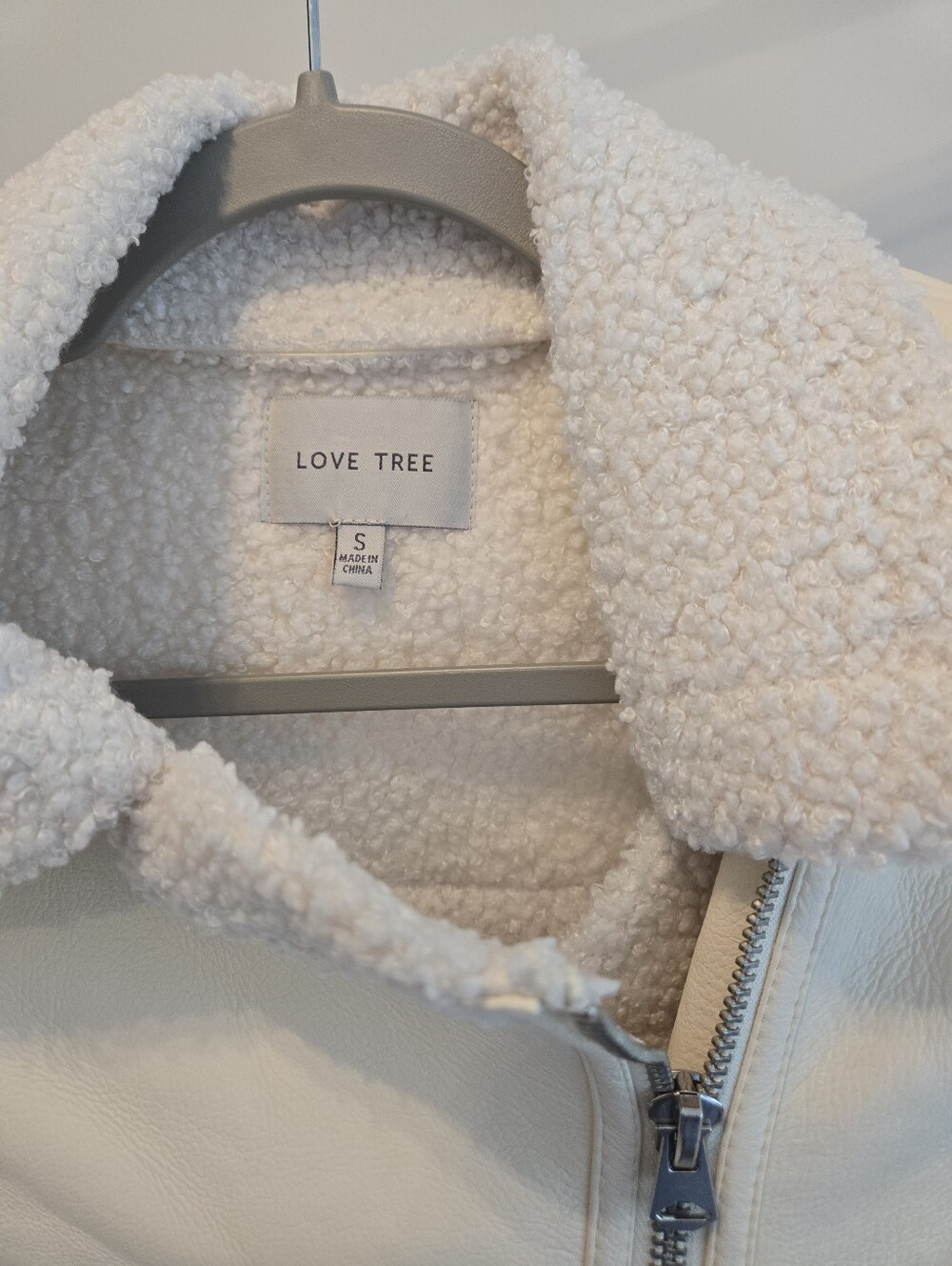 Love Tree Cream white Faux Leather & Sherpa Zip Front Vest Size SMALL - Picture 2 of 3
